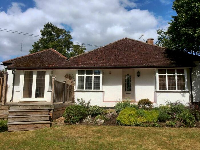 4 Bedroom Bungalow To Rent In Mount Pleasant, Effingham, KT24