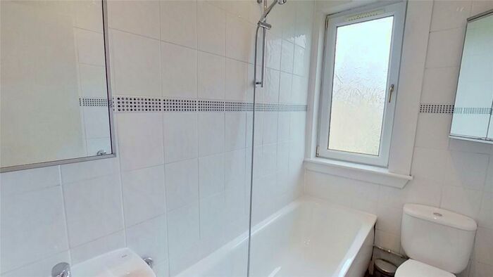 2 Bedroom Flat To Rent In Broughton Road, Edinburgh, EH7