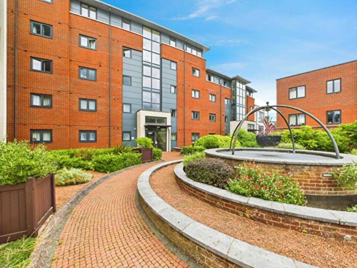 1 Bedroom Flat For Sale In Kingsgate, Horsham, RH12