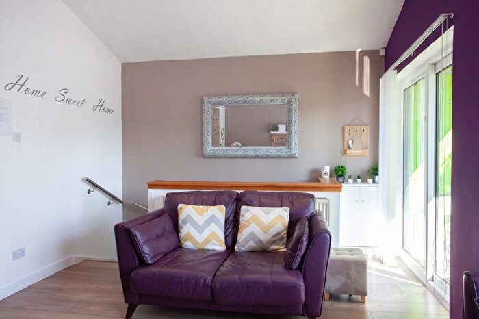 2 Bedroom Flat To Rent In Craigton, G52