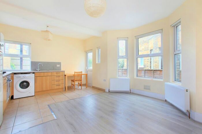 2 Bedroom Maisonette To Rent In Nevis Road, Balham, London, SW17