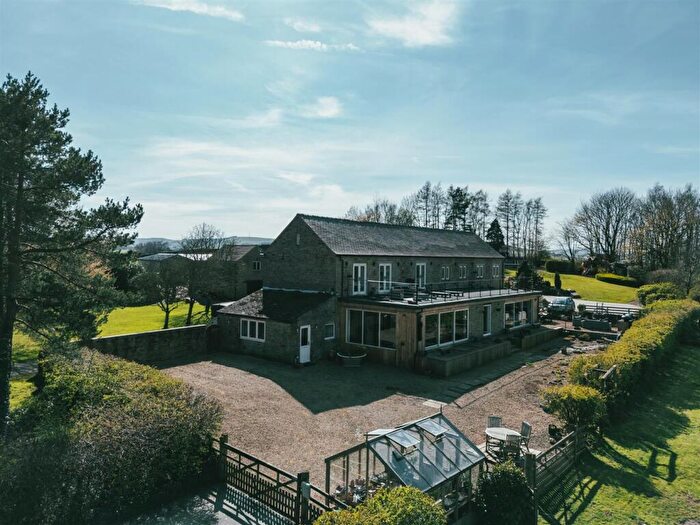 4 Bedroom Detached House For Sale In The Wash, Chapel-En-Le-Frith, High Peak, SK23