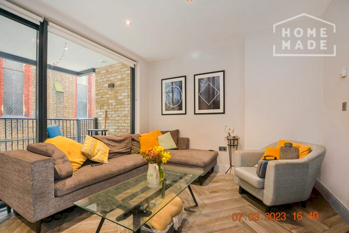 2 Bedroom Flat To Rent In Battersea Park Road, London, SW8