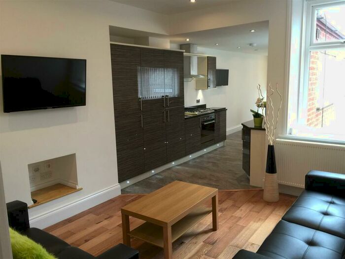 3 Bedroom Apartment To Rent In Warwick Street, NE6