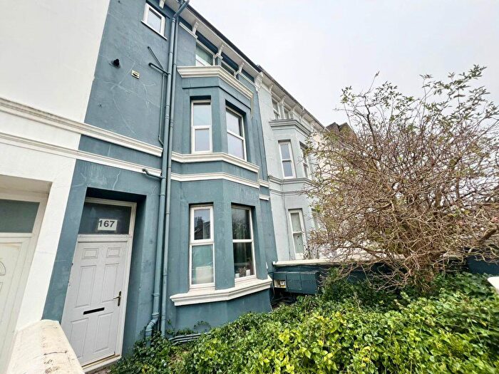 2 Bedroom Apartment To Rent In Queens Park Road, BN2