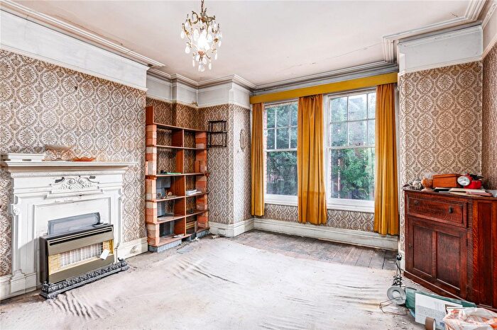 2 Bedroom Flat For Sale In Cambridge Road, London, SW11