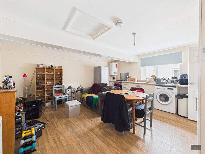 1 Bedroom Flat To Rent In West Exe North, Tiverton, EX16