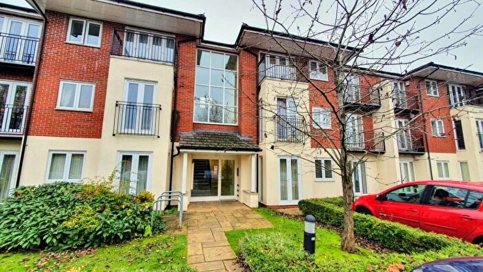 2 Bedroom Flat To Rent In Haslucks Green Road, Shirley, Solihull, West Midlands, B90