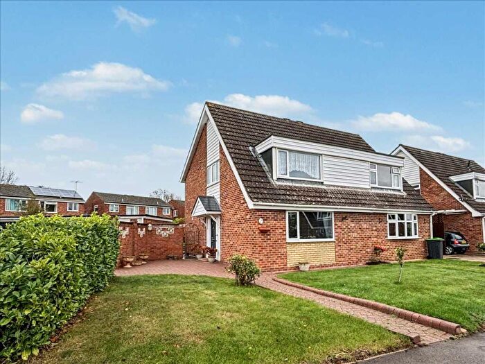 3 Bedroom Semi Detached House For Sale In Lincroft, Oakley, MK43