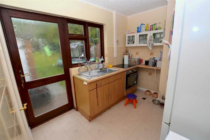 2 Bedroom Detached Bungalow For Sale In Brixham Drive, Wigston, Leicestershire, LE18