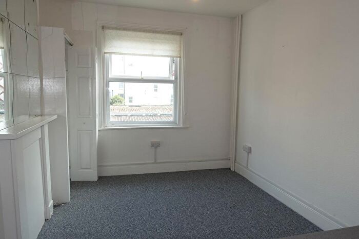 Flat To Rent In Jevington Gardens, Eastbourne, BN21
