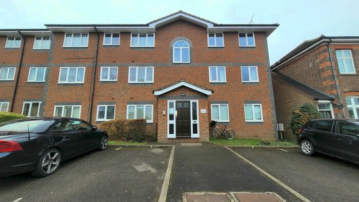 2 Bedroom Flat To Rent In Gade Close, Rickmansworth Road, Watford WD18