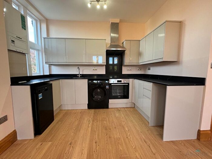 2 Bedroom Flat To Rent In A High Street, Bushey, WD23