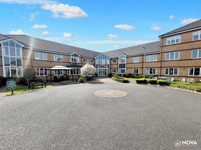 2 Bedroom House For Sale In Hancock Drive, Luton, LU2