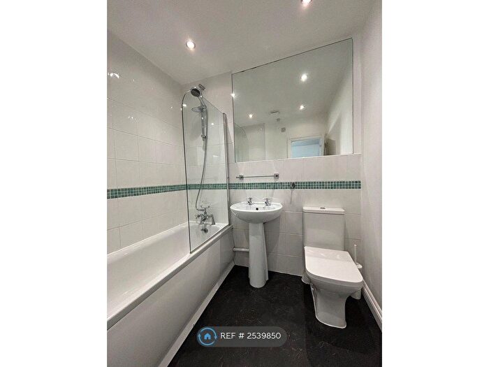 2 Bedroom Flat To Rent In Clive Street, Cardiff, CF11