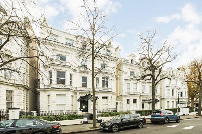 3 Bedroom Flat To Rent In Holland Park, London, W11