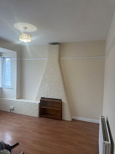 2 Bedroom Maisonette To Rent In Wood End Lane, Northolt, UB5