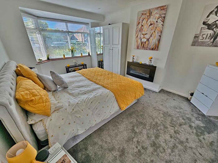 2 Bedroom Semi-Detached Bungalow For Sale In Fareham Park Road, Fareham, PO15