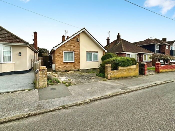 2 Bedroom Detached Bungalow For Sale In Richard Avenue, Brightlingsea, Colchester, CO7