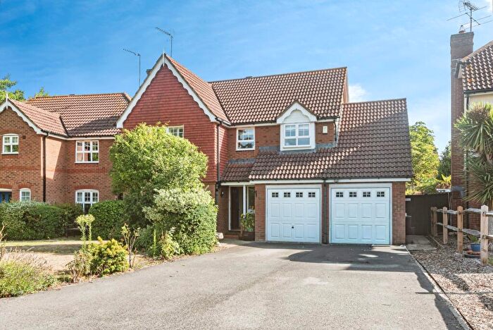 4 Bedroom Detached House For Sale In Tyler Drive, Reading, RG2