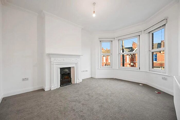 4 Bedroom Flat To Rent In Temple Road, London, NW2