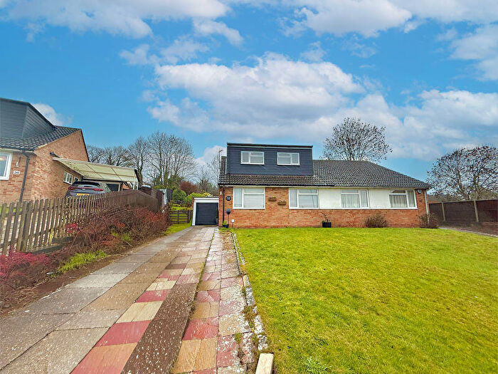 4 Bedroom Semi Detached House For Sale In Bowland Crescent, Dunstable, LU6