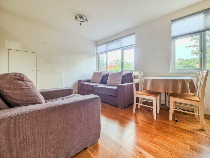 1 Bedroom Flat To Rent In Selborne Gardens, Hendon, London, NW4