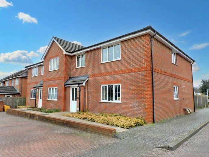 2 Bedroom Flat To Rent In Dundee Gardens, Basingstoke, RG22