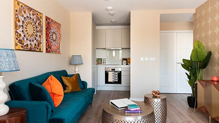 3 Bedroom Flat For Sale In Whitecote Road, Southall, UB1