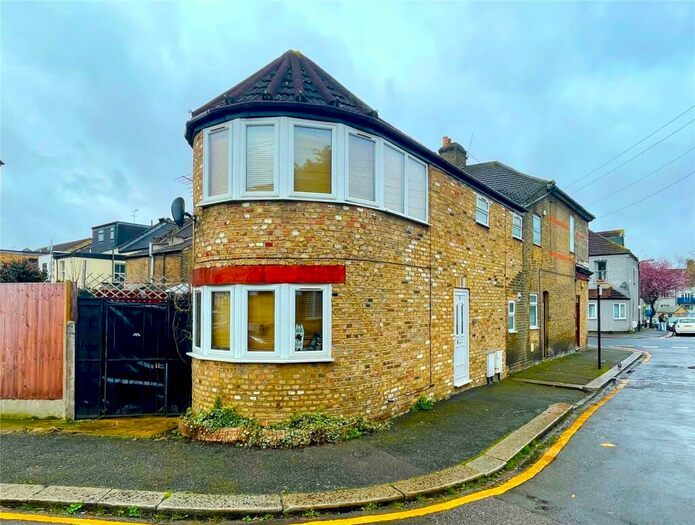 1 Bedroom Flat To Rent In Station Road, Walthamstow, London, E17