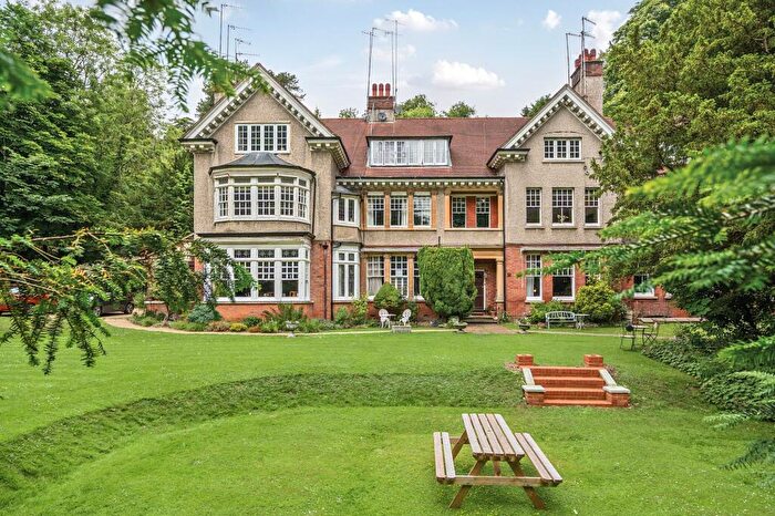 2 Bedroom Flat For Sale In Harestone Valley Road, The Chestnuts, CR3