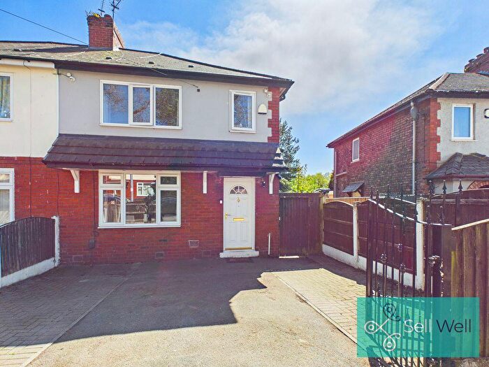 3 Bedroom Semi-Detached House For Sale In Ash Grove, Worsley, Manchester, M28