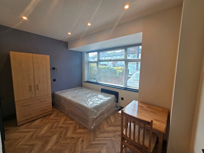 Studio To Rent In Carr Road, Northolt, UB5