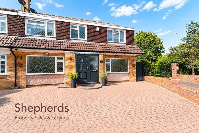 4 Bedroom Semi-detached House For Sale In Perrysfield Road, Cheshunt, EN8