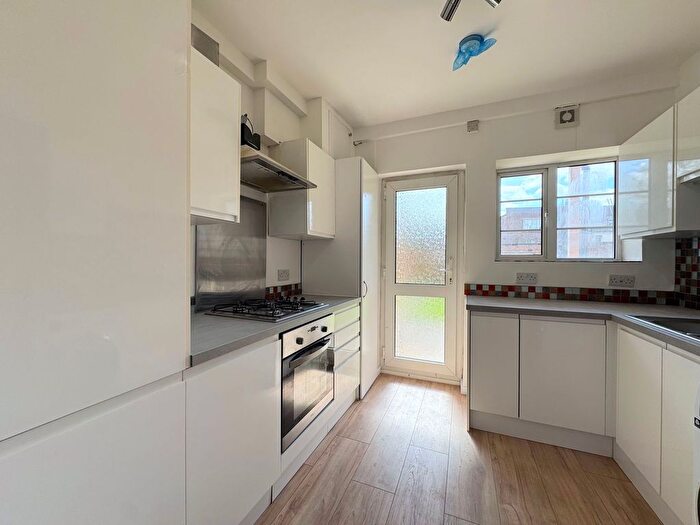 2 Bedroom Flat For Sale In Hale Lane, Grosvenor Court Hale Lane, NW7
