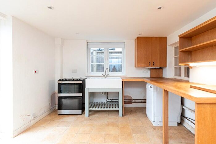 3 Bedroom Semi-Detached House For Sale In Welwyn, Hertfordshire, AL6