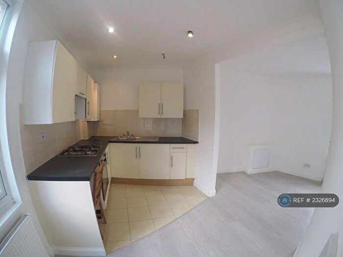 Studio To Rent In Belmont Hill, London, SE13