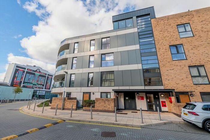 2 Bedroom Flat To Rent In Parade Gardens, Chingford, E4