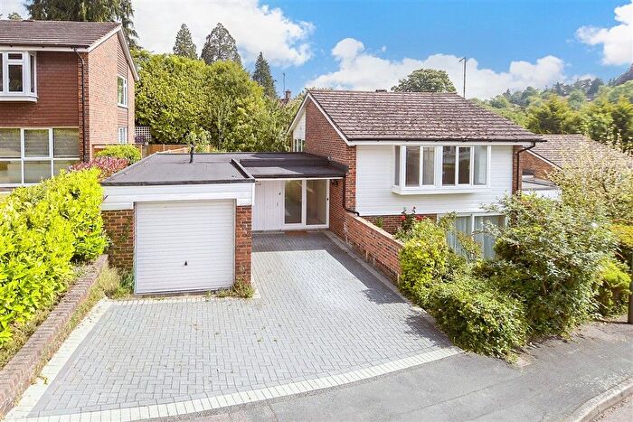 4 Bedroom Detached House For Sale In Dunedin Drive, Caterham, Surrey, CR3