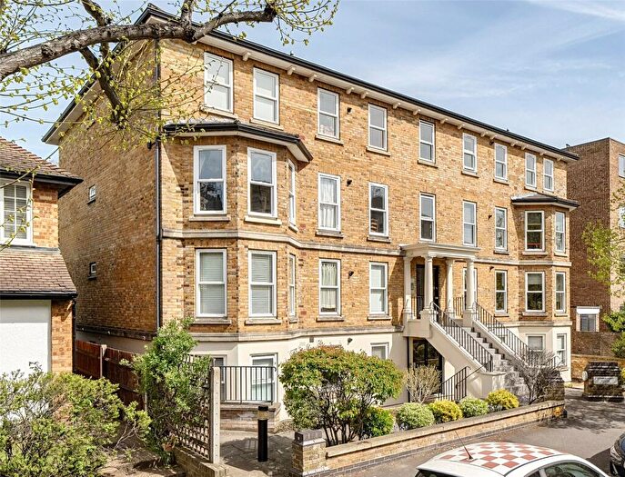 2 Bedroom Flat For Sale In Grove Road, Surbiton, KT6