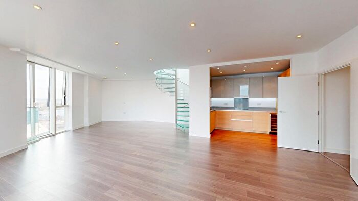 3 Bedroom Flat For Sale In Tennyson Apartments, Saffron Central Square, Croydon, CR0