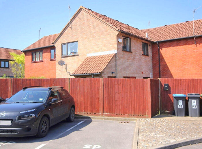 2 Bedroom Semi-Detached House To Rent In Sherwood Place, Hemel Hempstead, HP2
