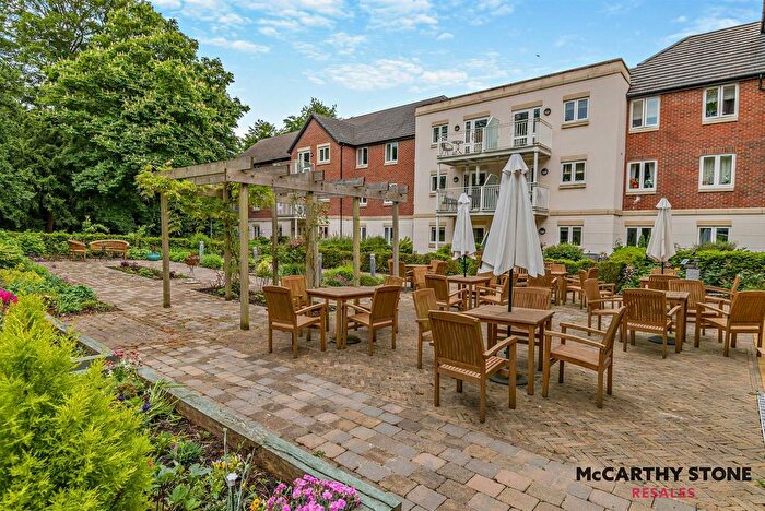 1 Bedroom Flat For Sale In Shackleton Place, Bath Road, Devizes, Wiltshire, SN10