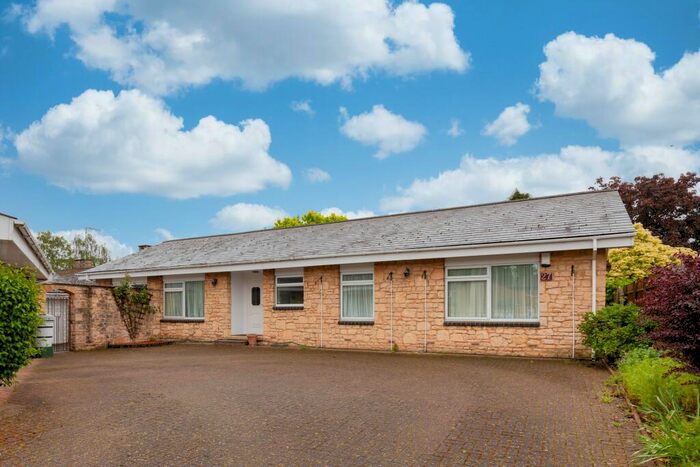 4 Bedroom Detached Bungalow For Sale In Glebe Rise, Banbury, Oxfordshire, OX17