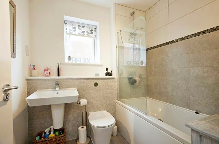 4 Bedroom Detached House For Sale In Mccudden Drive, Longhedge, Salisbury, SP4