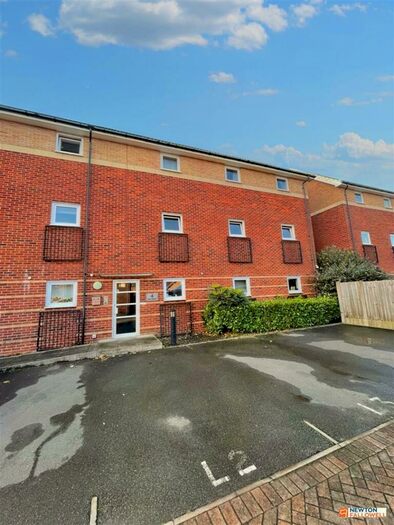 2 Bedroom Flat To Rent In Lee Court, Torrent Close, B77