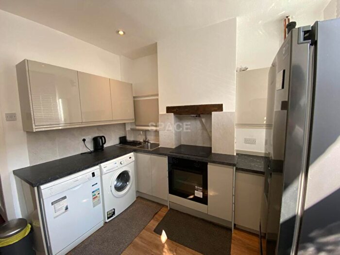 2 Bedroom Terraced House To Rent In Blenheim Gardens, Reading, RG1