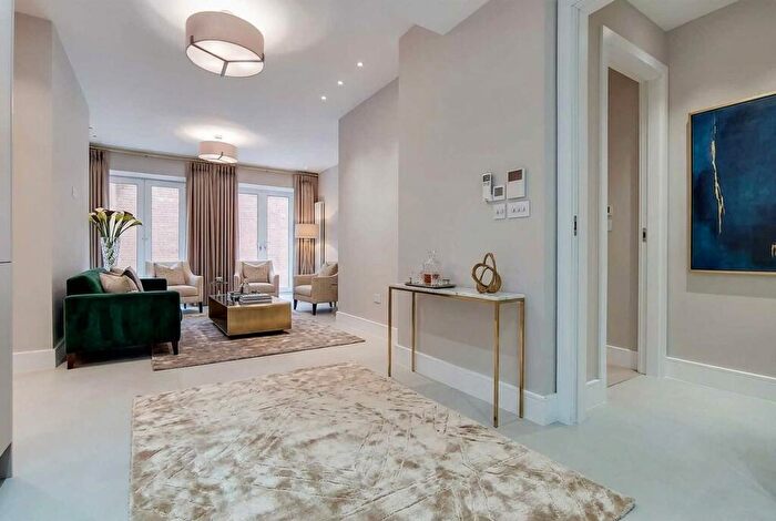 3 Bedroom Apartment To Rent In Fitzjohns Avenue, London, NW3