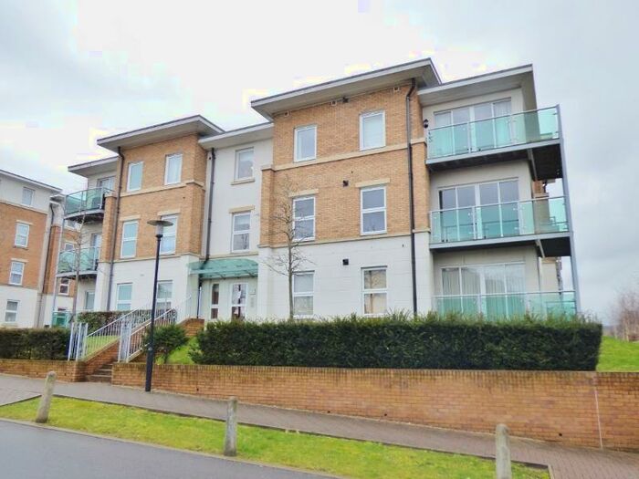 2 Bedroom Flat To Rent In Leatherhead, KT22
