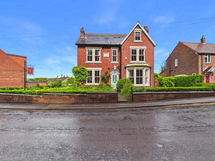 6 Bedroom Detached House For Sale In Ackworth Road, Pontefract, WF7